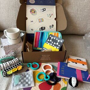 Lovevery Play Kit The Looker 0-2 months Complete Set